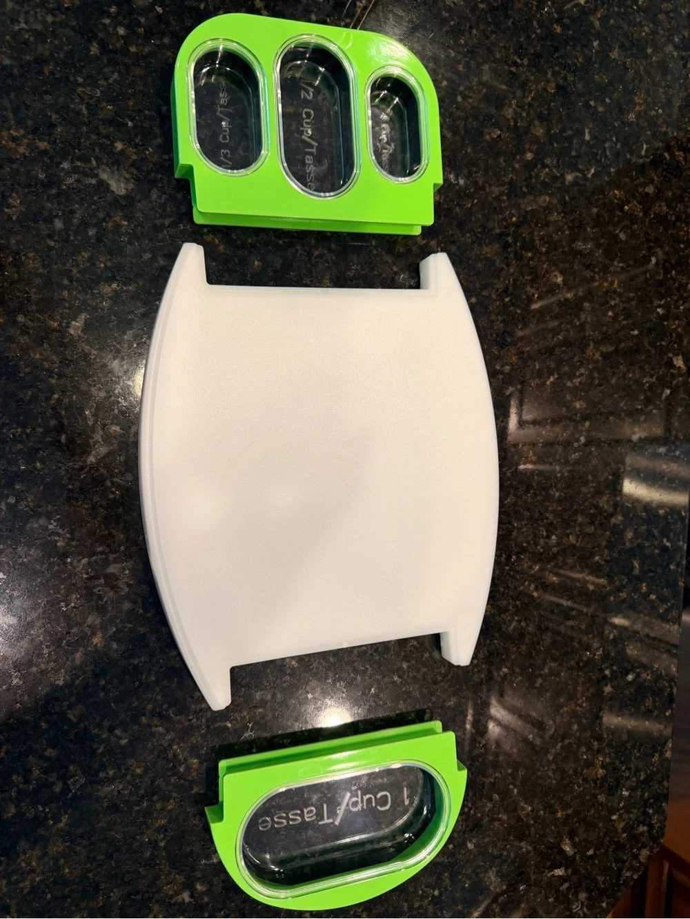 Weight Watchers Take Apart & Store Cutting Board Tray with Measuring Cups- NWOT